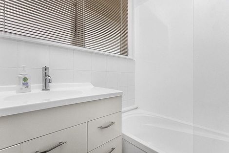 Photo of property in 11 Windrush Close, Mangere, Auckland, 2022