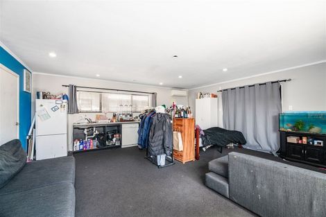 Photo of property in 39 Kingdale Road, Henderson, Auckland, 0610