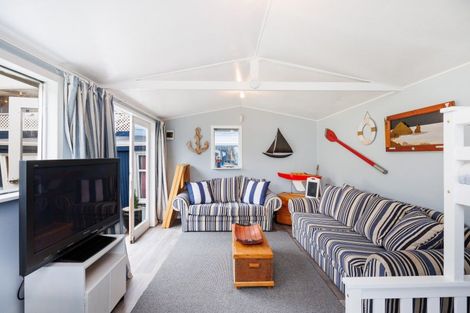 Photo of property in 7 Chaffey Street, Foxton Beach, Foxton, 4815