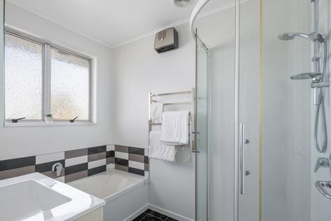 Photo of property in 63 Ruskin Road, Newlands, Wellington, 6037