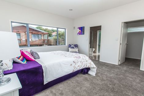 Photo of property in 1b Lynwood Road, New Lynn, Auckland, 0600