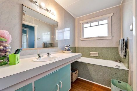Photo of property in 11 Miranda Street, Stratford, 4332