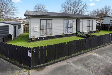 Photo of property in 1/11 Blackgate Place, Weymouth, Auckland, 2103