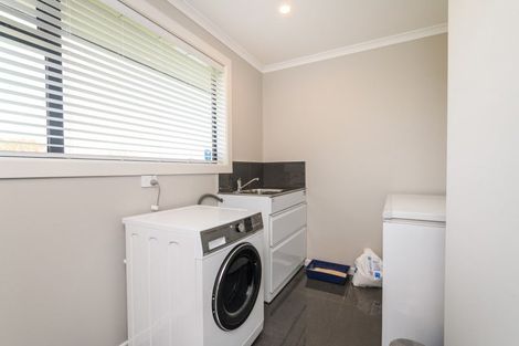 Photo of property in 31 Briarwood Road, Kelvin Grove, Palmerston North, 4470