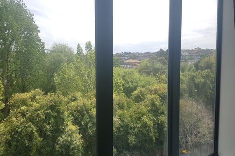 Photo of property in 10/10-26 John Jennings Drive, Oteha, Auckland, 0632
