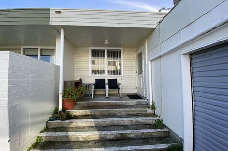 Photo of property in 19 Duchess Place, Maupuia, Wellington, 6022