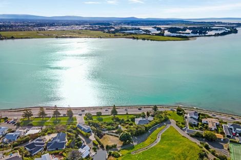 Photo of property in 4 The Brae, Mount Pleasant, Christchurch, 8081