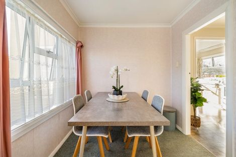 Photo of property in 4 Heretaunga Square, Silverstream, Upper Hutt, 5019