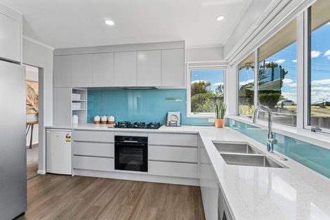 Photo of property in 27 High Road, Glenfield, Auckland, 0629