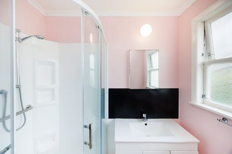 Photo of property in 18 Antrim Place, Hokowhitu, Palmerston North, 4410