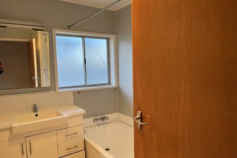 Photo of property in 1/71 Royal View Road, Te Atatu South, Auckland, 0610