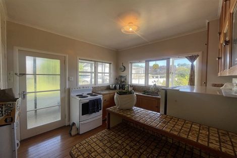 Photo of property in 90 Roberts Road, Te Atatu South, Auckland, 0610
