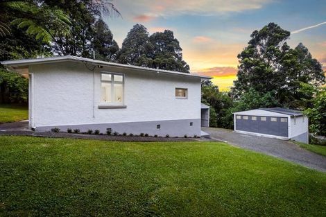 Photo of property in 2 Otitori Bay Road, Titirangi, Auckland, 0604