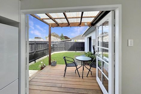 Photo of property in 4 Bristol Crescent, Roslyn, Palmerston North, 4414