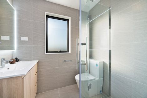 Photo of property in 18b Mackenzie Street, Te Atatu South, Auckland, 0610