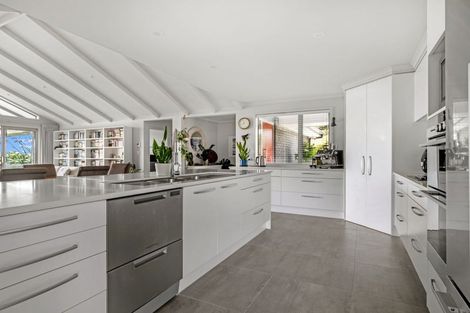 Photo of property in 18 Kaipara Lake Road, South Head, Helensville, 0874