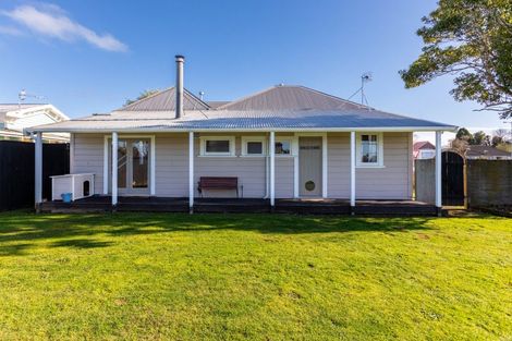 Photo of property in 16 Ross Street, Woodville, 4920
