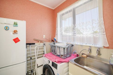 Photo of property in 42 Aloway Street, Wallacetown, 9816