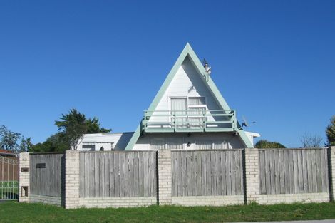 Photo of property in 60 Mazengarb Road, Paraparaumu Beach, Paraparaumu, 5032