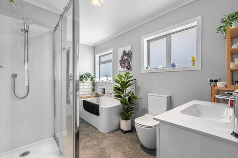 Photo of property in 69 Ngatai Road, Otumoetai, Tauranga, 3110
