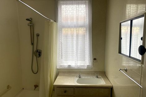 Photo of property in 74 Shamrock Street, Takaro, Palmerston North, 4412