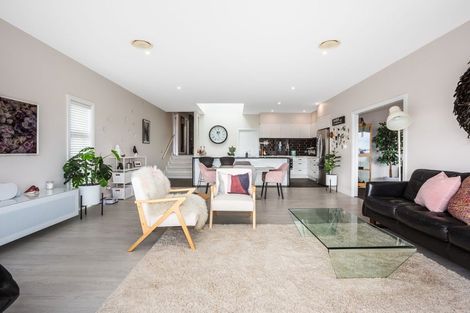 Photo of property in 10 Madeira Close, Whitby, Porirua, 5024