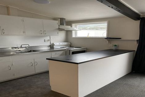 Photo of property in 21f5 Collins Avenue, Tawa, Wellington, 5028