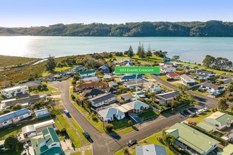 Photo of property in 103 Everitt Crescent, Whangamata, 3620