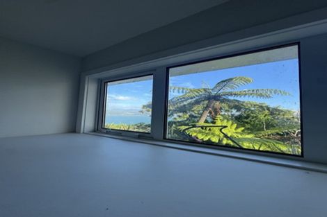 Photo of property in 174 Nevay Road, Karaka Bays, Wellington, 6022