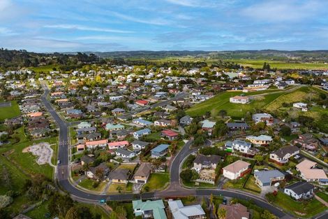 Photo of property in 5 Empressa Heights, Helensville, 0800