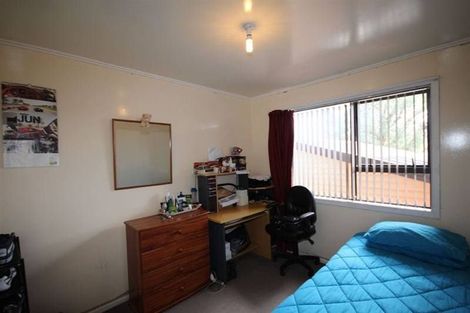 Photo of property in 16 Coburg Street, Henderson, Auckland, 0612