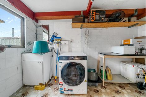 Photo of property in 5 Union Street, Merrilands, New Plymouth, 4312