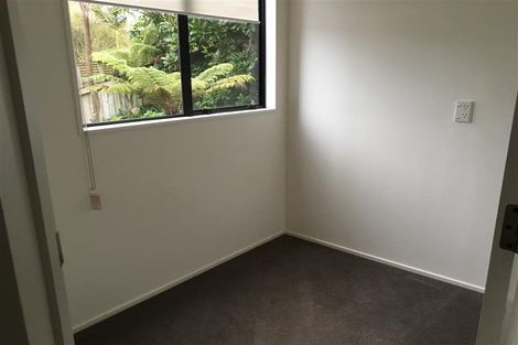 Photo of property in 2/5 Seaford Place, Murrays Bay, Auckland, 0630