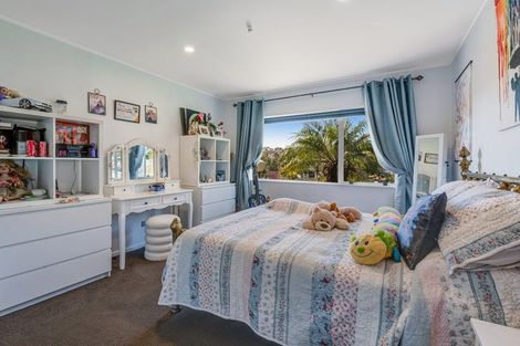 Photo of property in 11 Azure Grove, Unsworth Heights, Auckland, 0632