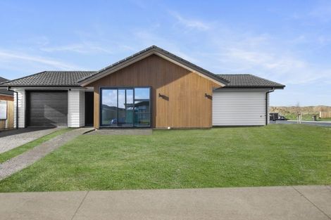 Photo of property in 2 Kimbolton Street, Rototuna North, Hamilton, 3210
