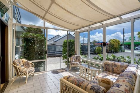 Photo of property in 1/6 Shakespeare Road, Milford, Auckland, 0620