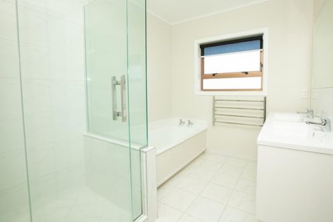 Photo of property in 24 Forest Lake Road, Forest Lake, Hamilton, 3200