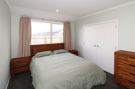 Photo of property in 2 Routhan Way, Carterton, 5713