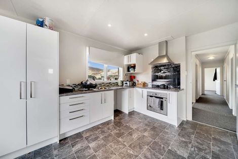 Photo of property in 3 George Street, Clinton, 9534