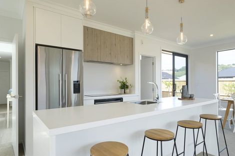 Photo of property in 20 Melandra Road, Stanmore Bay, Whangaparaoa, 0932