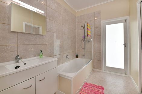 Photo of property in 2083 State Highway 16, Helensville, 0875