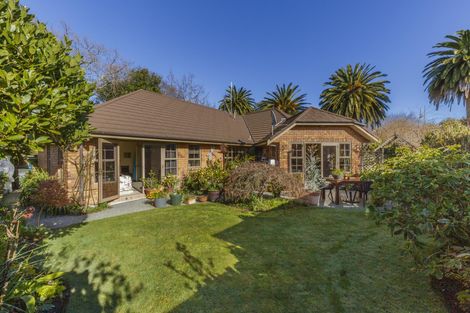 Photo of property in 1 The Oaks, Awapuni, Palmerston North, 4412