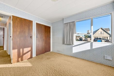 Photo of property in 52d Whites Line West, Woburn, Lower Hutt, 5010
