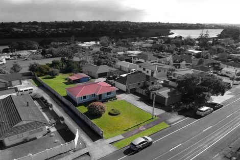 Photo of property in 53 Matipo Road, Te Atatu Peninsula, Auckland, 0610