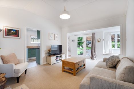 Photo of property in 35 Elmslie Road, Pinehaven, Upper Hutt, 5019