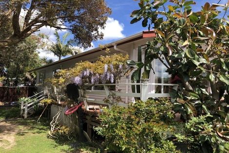 Photo of property in 1 Taioma Crescent, Te Atatu Peninsula, Auckland, 0610