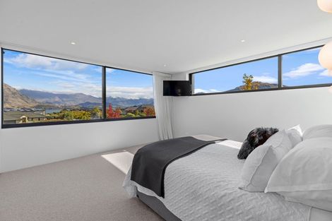 Photo of property in 34 Minaret Ridge, Wanaka, 9305
