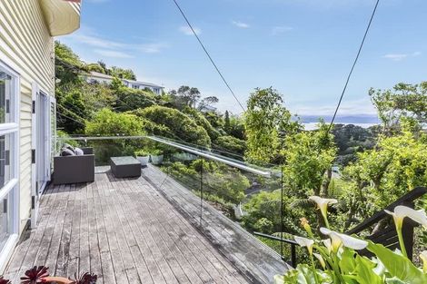 Photo of property in 27 Garden Road, Northland, Wellington, 6012