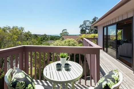 Photo of property in 9 Lastel Place, Shelly Park, Auckland, 2014