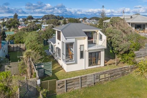 Photo of property in 105 Rua Avenue, Waitarere Beach, Levin, 5510